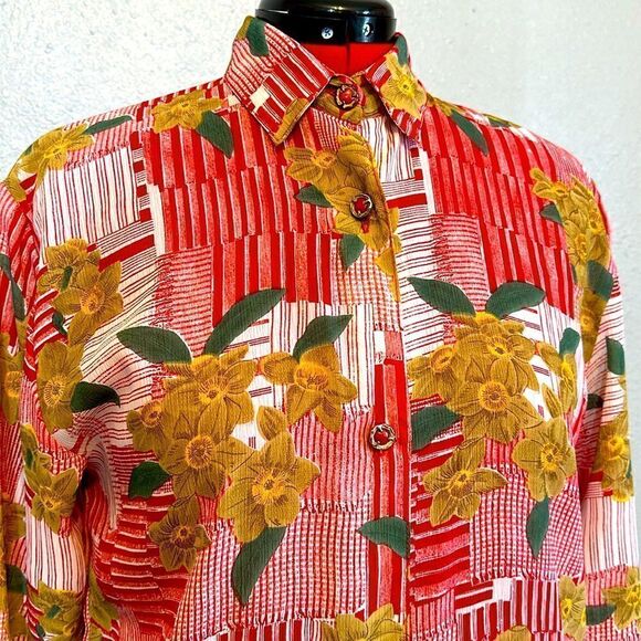 Chloe women’s long sleeve button up top. No size tag. Please see measurements - Picture 3 of 11